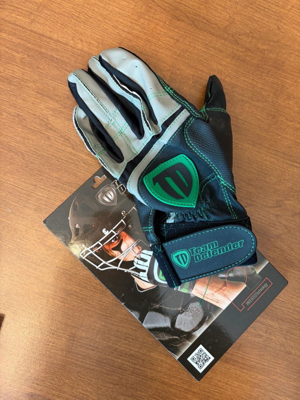 NWT Team Defender Baseball Pro Series M Green & Black Batting/Fielding Glove